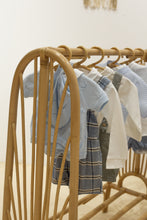 Cargar imagen en el visor de la galería, Rack de ropa Nature Runs the Kids