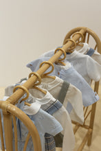 Cargar imagen en el visor de la galería, Rack de ropa Nature Runs the Kids