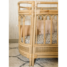 Carregar imagem no visualizador da galeria,  Natura Arya Rattan Baby Cot