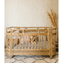Carregar imagem no visualizador da galeria,  Natura Arya Rattan Baby Cot