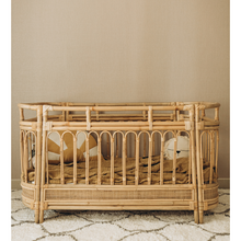 Carregar imagem no visualizador da galeria,  Natura Arya Rattan Baby Cot