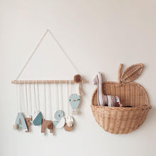 Carregar imagem no visualizador da galeria, Natura Apple Rattan Wall Décor