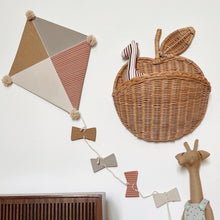 Carregar imagem no visualizador da galeria, Natura Apple Rattan Wall Décor