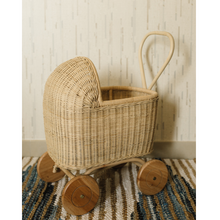Carregar imagem no visualizador da galeria, Natura Trixie Rattan Doll Pram