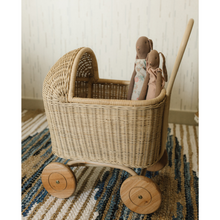 Carregar imagem no visualizador da galeria, Natura Trixie Rattan Doll Pram