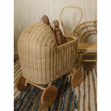 Carregar imagem no visualizador da galeria, Natura Trixie Rattan Doll Pram