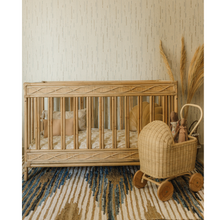 Carregar imagem no visualizador da galeria, Natura Trixie Rattan Doll Pram