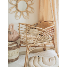 Carregar imagem no visualizador da galeria,  Natura Claire Rattan Bassinet
