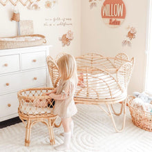 Carregar imagem no visualizador da galeria,  Natura Florie Rattan Bassinet