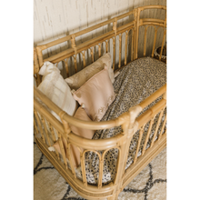 Cargar imagen en el visor de la galería, Natura Arya Rattan Baby Cot
