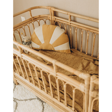 Cargar imagen en el visor de la galería, Natura Arya Rattan Baby Cot
