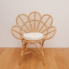 Carregar imagem no visualizador da galeria,  Natura Daisy Kids Rattan Chair
