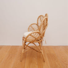 Carregar imagem no visualizador da galeria,  Natura Daisy Kids Rattan Chair
