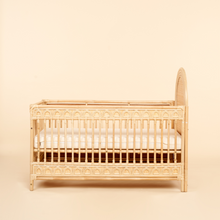 Cargar imagen en el visor de la galería, Natura Arya Rattan Baby Cot
